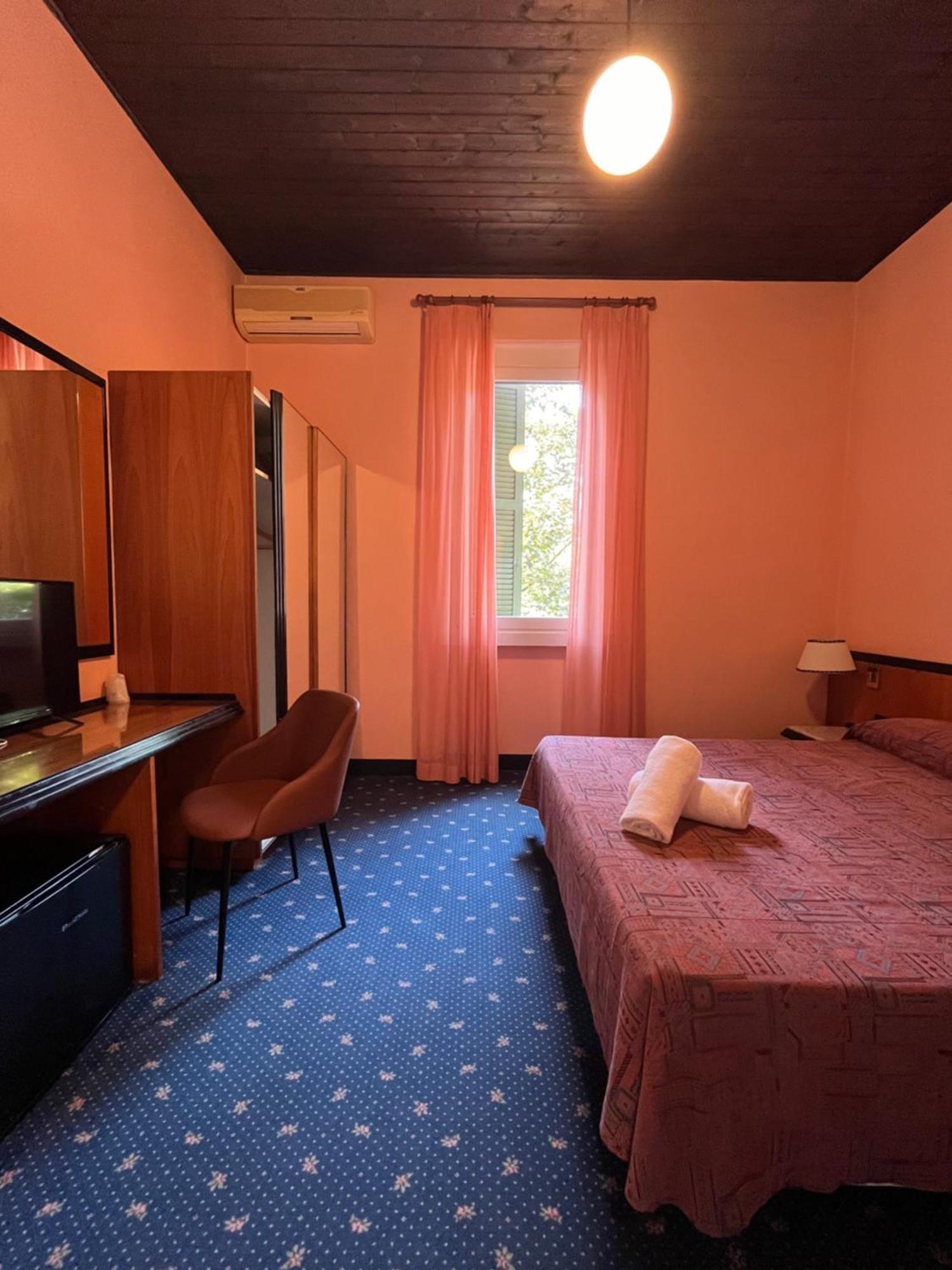 Milano Pool & Garden Hotel 3*